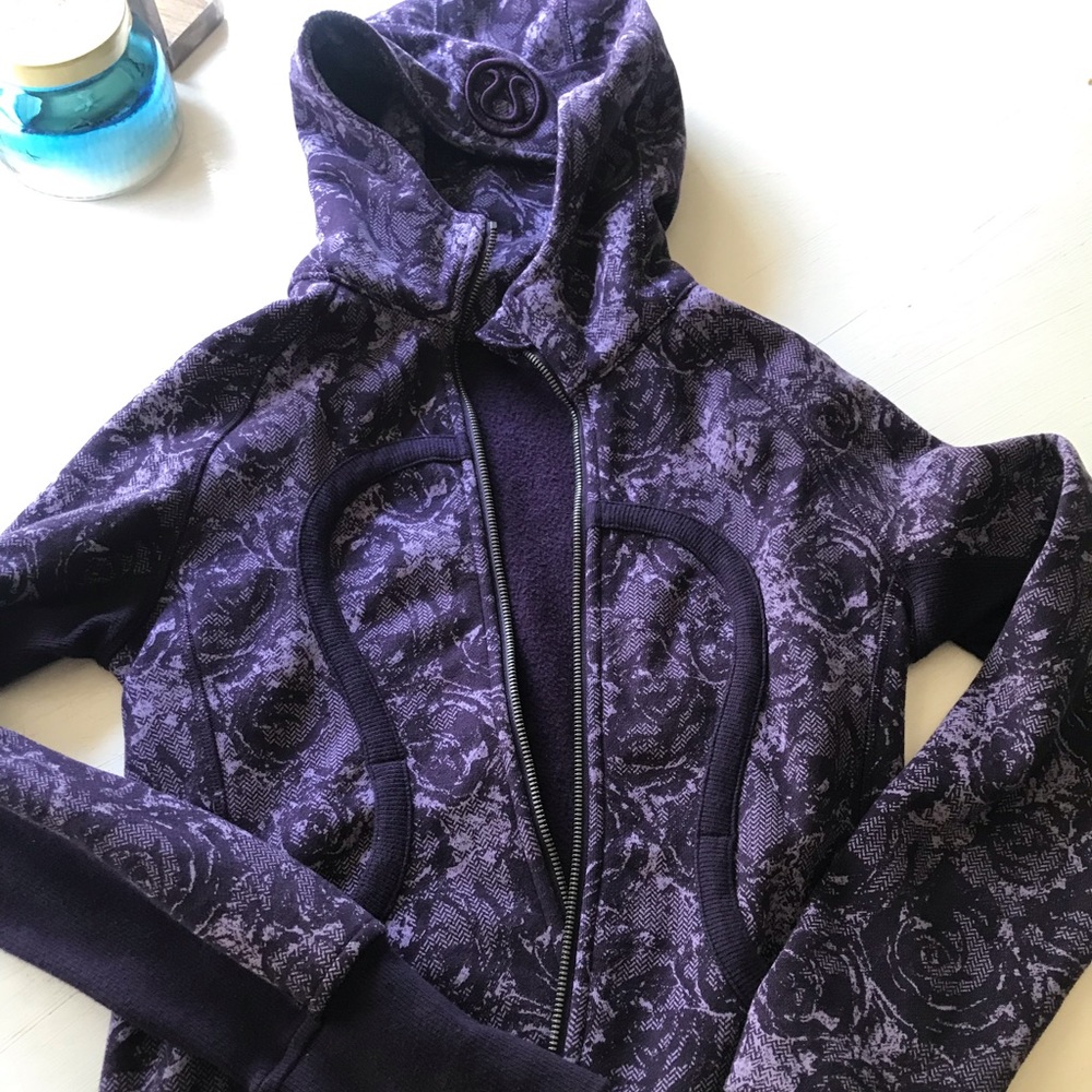 Lululemon jacket size 4, purple roses